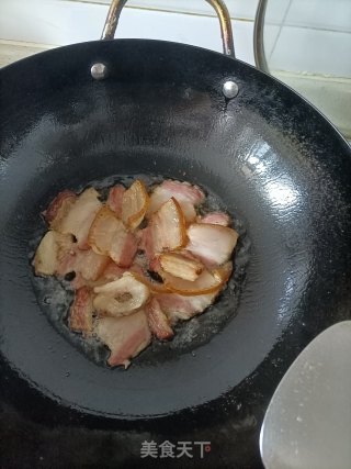 腊肉炒蒜苔的做法步调：2