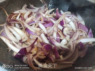 鸡肉炒洋葱的做法步调：3