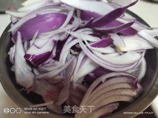 鸡肉炒洋葱的做法步调：2