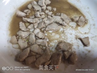鸡肉炒洋葱的做法步调：1