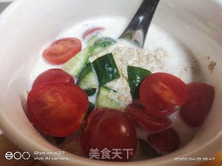 鸡蛋圣女果拌燕麦的做法步调：5