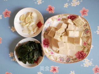 三七叶烧豆腐的做法步调：2
