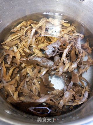 笋干酸菜炖肉的做法步调：8