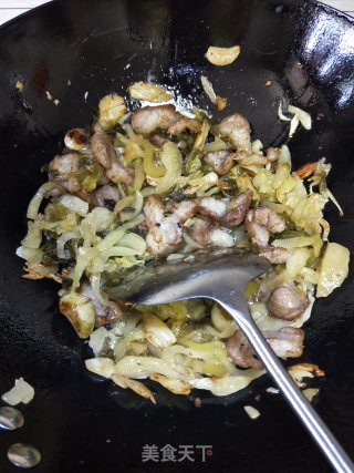 笋干酸菜炖肉的做法步调：13