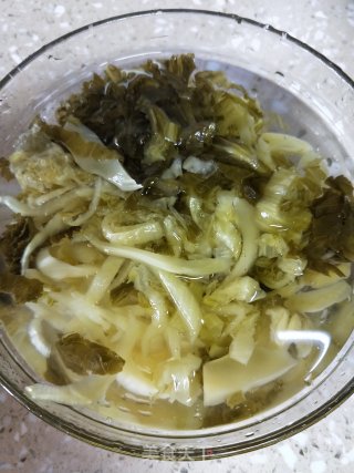 笋干酸菜炖肉的做法步调：4