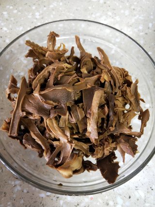 笋干酸菜炖肉的做法步调：10