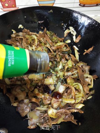 笋干酸菜炖肉的做法步调：15