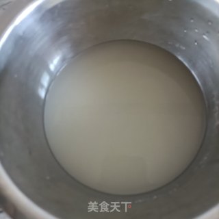 槐花陈虾乌里包的做法步调：1