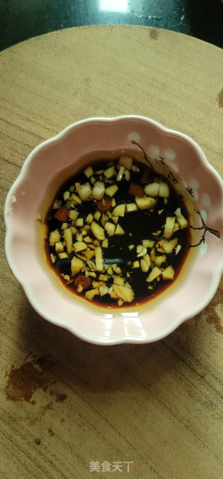 死菜年夜虾拌麦麸推里的做法步调：2