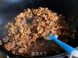 酸菜鸡肉荷叶饼的做法步调：3