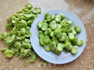 卤肉蚕豆烧豆腐的做法步调：1
