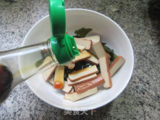 鸡蛋干拌裙带菜的做法步调：7