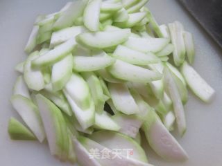 鸡腿肉炒夜着花的做法步调：8