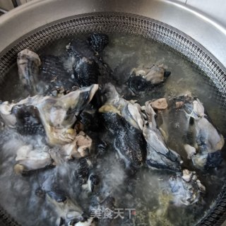 沙参玉竹五指毛桃黑鸡汤的做法步调：5