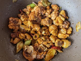 糯玉米土豆炖鸡腿的做法步调：10