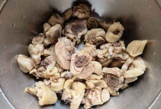糯玉米土豆炖鸡腿的做法步调：4