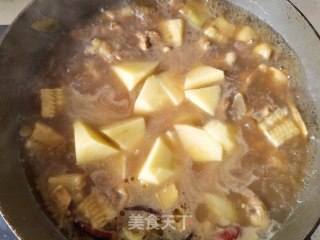 糯玉米土豆炖鸡腿的做法步调：17