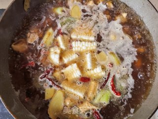 糯玉米土豆炖鸡腿的做法步调：13