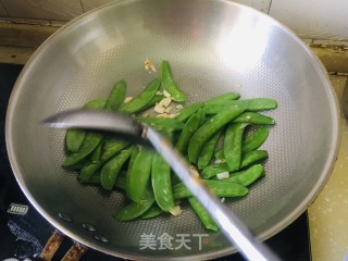 蒜喷鼻荷兰豆的做法步调：5
