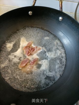 韭菜炒鸡肝的做法步调：1