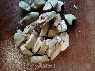 韭菜炒鸡肝的做法步调：2