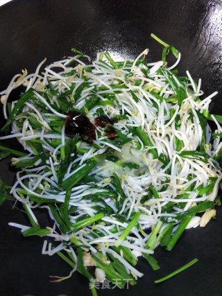 韭菜炒芽菜的做法步调：6