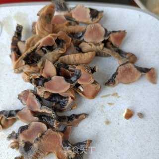 赤紧茸炒鸡胗的做法步调：2
