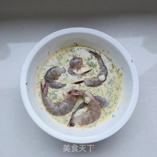 茴喷鼻炸年夜虾的做法步调：4