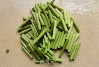 蒜苔木耳炒肉丝的做法步调：1