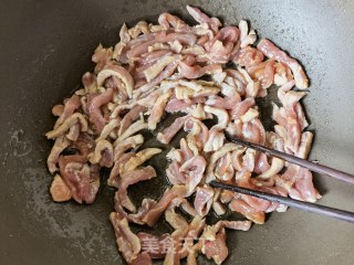 蒜苔木耳炒肉丝的做法步调：8