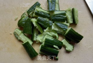 荷兰黄瓜拌木耳的做法步调：3