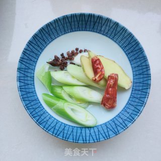 黄花鱼烧金针菇的做法步调：4