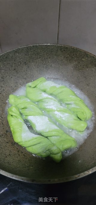 喷鼻煎艾草卷的做法步调：13