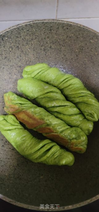 喷鼻煎艾草卷的做法步调：15