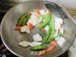 山药炒荷兰豆的做法步调：6