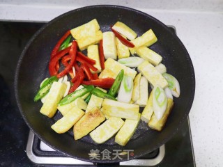 辣酱烧豆腐的做法步调：7