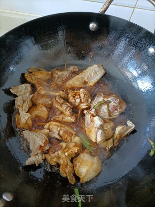 土豆烧鸭的做法步调：5