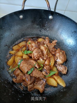 土豆烧鸭的做法步调：10