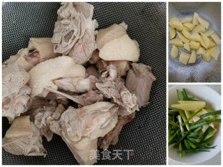 土豆烧鸭的做法步调：1