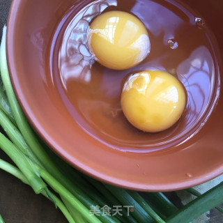 番茄鸡蛋拌菠菜里的做法步调：2