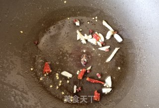 蒜苔炒鸡腿肉的做法步调：8