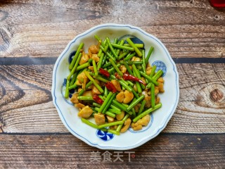蒜苔炒鸡腿肉的做法步调：14