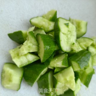 黄瓜金针菇拌黑鸡腿的做法步调：2