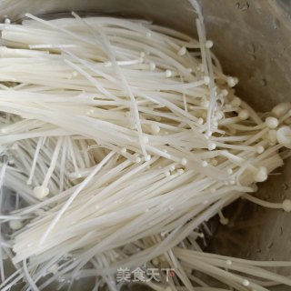 黄瓜金针菇拌黑鸡腿的做法步调：5