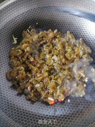 天木耳炒韭菜的做法步调：3