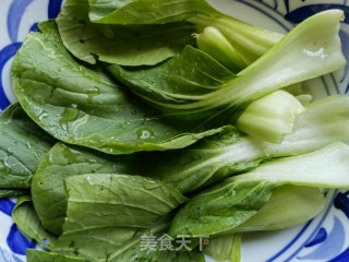 胡萝卜炒上海青的做法步调：2