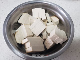 莴笋炒豆腐的做法步调：2