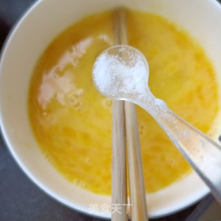 玫瑰花炒蛋的做法步调：6