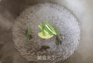 荷兰黄瓜洋葱拌鲍鱼的做法步调：6