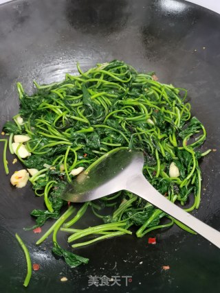 腐乳辣椒炒白薯叶的做法步调：8